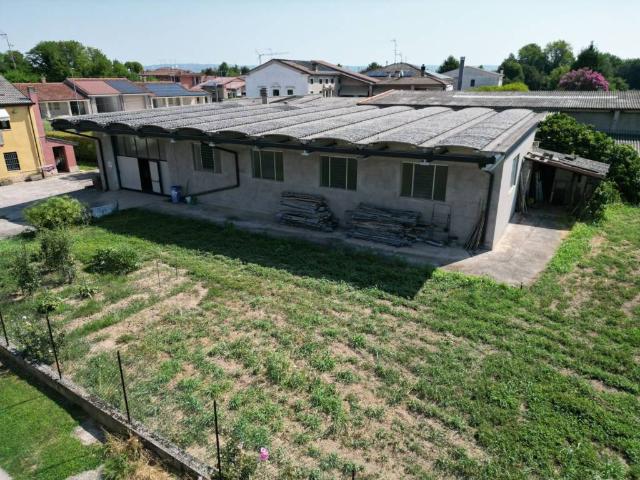 Villa Indipendente in vendita a Zimella, Veneto