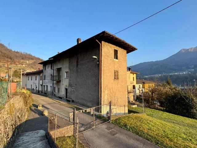 Villa Indipendente in vendita a Comunità Montana della Valle Brembana, Zogno