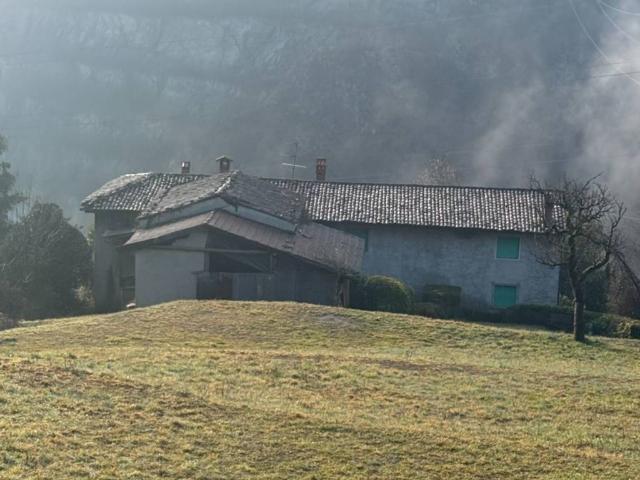 Villa Indipendente in vendita a Comunità Montana della Valle Brembana, Zogno