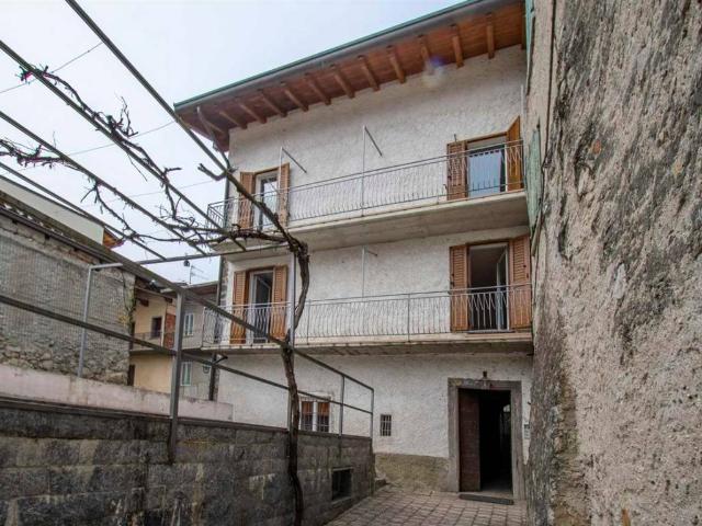 Villa Indipendente in vendita a Comunità Montana della Valle Brembana, Zogno