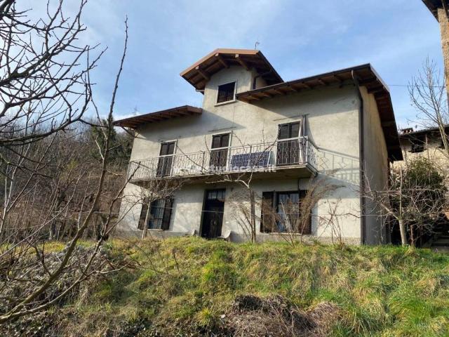 Villa Indipendente in vendita a Comunità Montana della Valle Brembana, Zogno