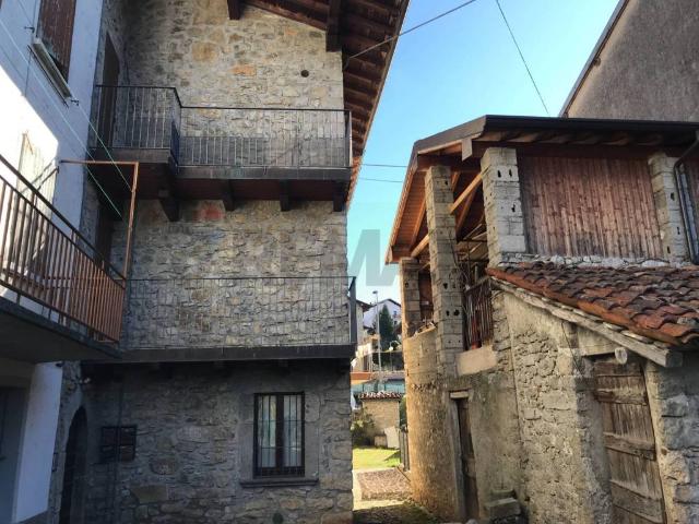 Villa Indipendente in vendita a Comunità Montana della Valle Brembana, Zogno