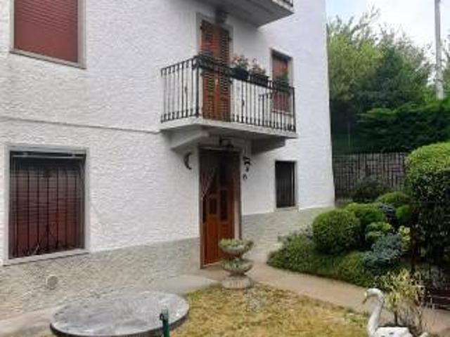 Villa Indipendente in vendita a Comunità Montana della Valle Brembana, Zogno