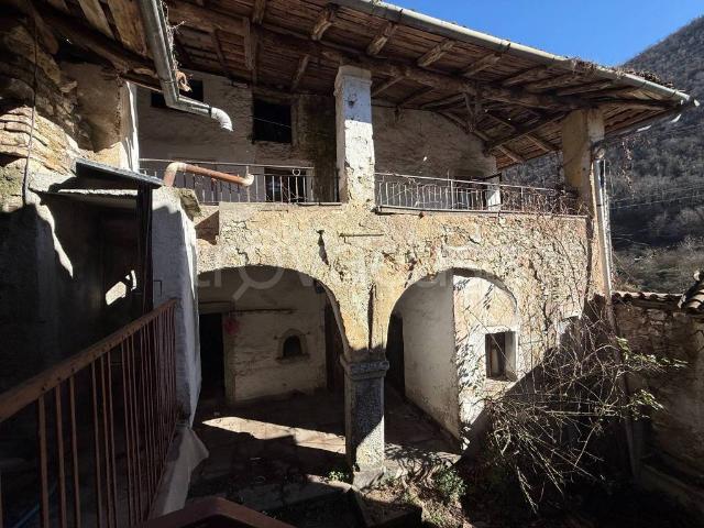 Villa Indipendente in vendita a Adrara San Martino, Lombardia