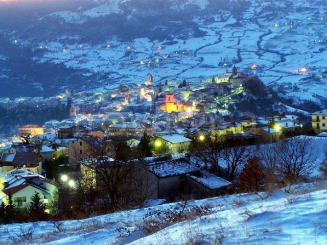 Villa Indipendente in vendita a Agnone, Molise