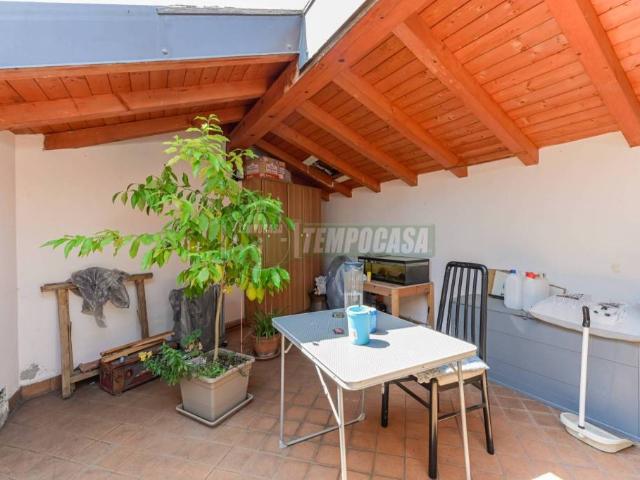 Villa Indipendente in vendita a Aicurzio, Lombardia