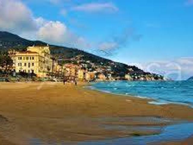 Villa Indipendente in vendita a Moglio, Alassio