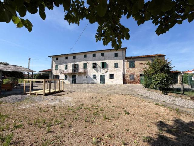 Villa Indipendente in vendita a Chiesina Uzzanese, Toscana