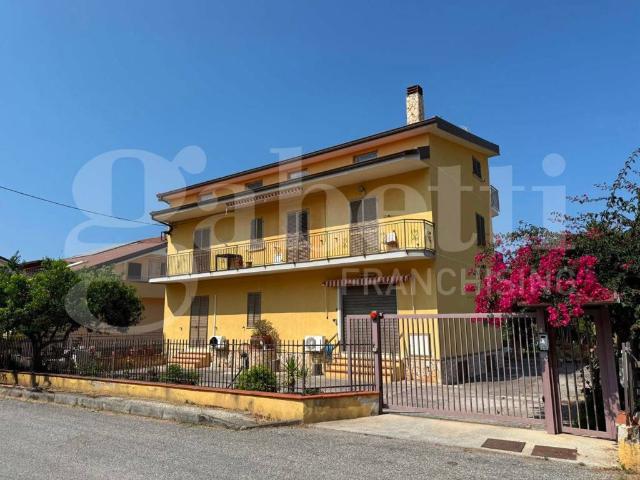 Villa Indipendente in vendita a Marinella, Calabria