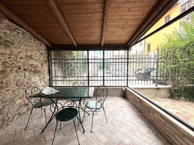 Villa Indipendente in vendita a Santa Maria Intervineas, Marche