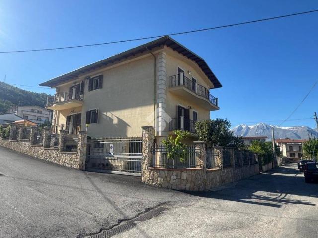 Villa Indipendente in vendita a Avezzano, Abruzzo