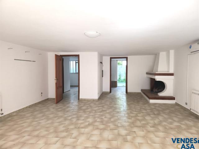 Villa Indipendente in vendita a Adelfia, Bari