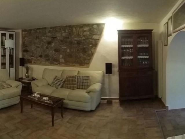 Villa Indipendente in vendita a Fabbrica, Carrara
