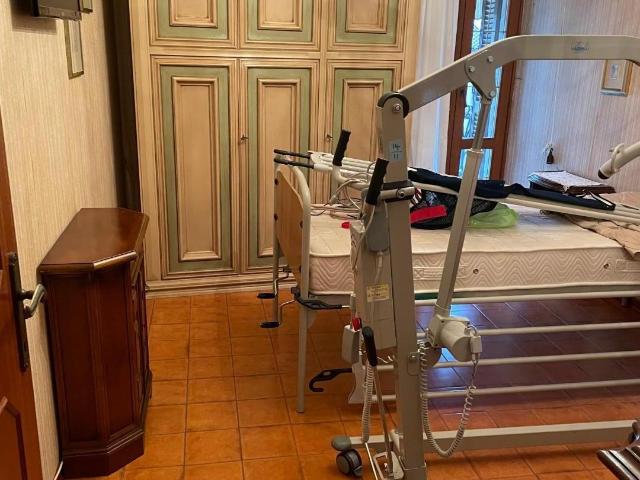 Villa Indipendente in vendita a Carrara, Toscana