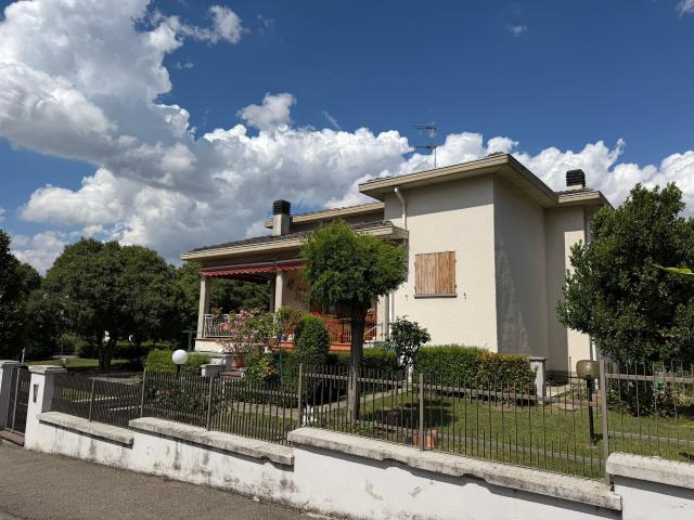 Villa Indipendente in vendita a Collecchio, Reggio Emilia