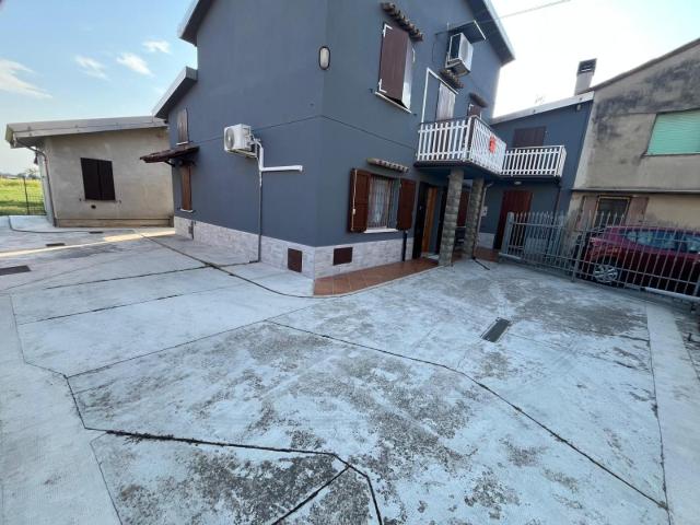 Villa Indipendente in vendita a Nocetolo, Gattatico
