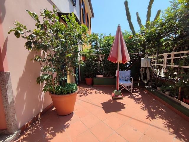 Villa Indipendente in vendita a Dogana, Luni