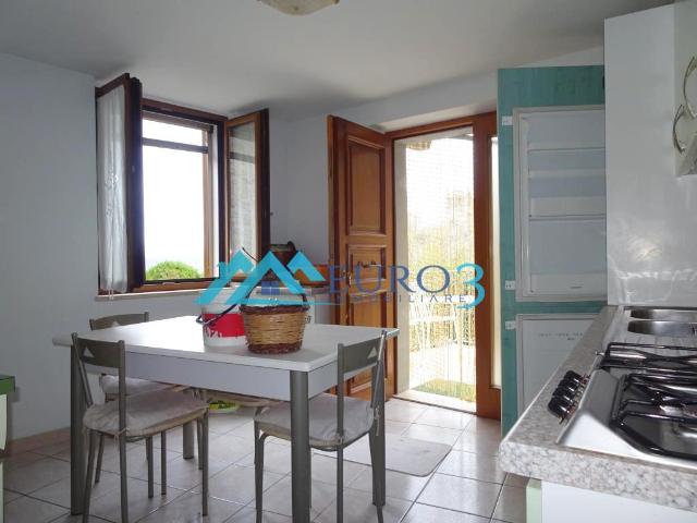 Villa Indipendente in vendita a Monticelli, Marche