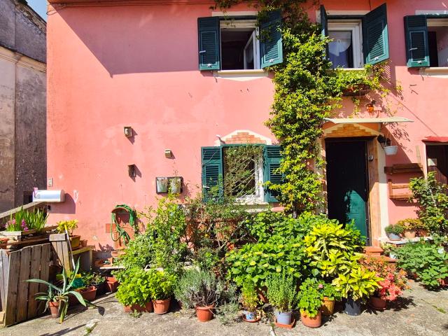Villa Indipendente in vendita a Unione di comuni Montana Lunigiana, Fosdinovo