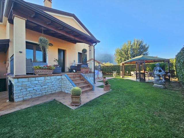 Villa Indipendente in vendita a Sarzana, Liguria