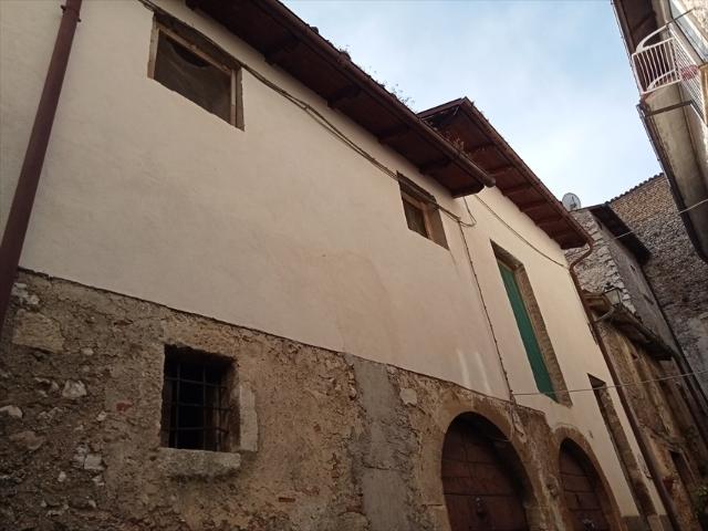 Villa Indipendente in vendita a Tione Degli Abruzzi, Abruzzo