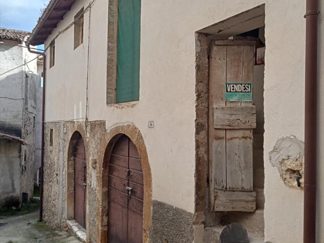 Villa Indipendente in vendita a Tione Degli Abruzzi, Abruzzo