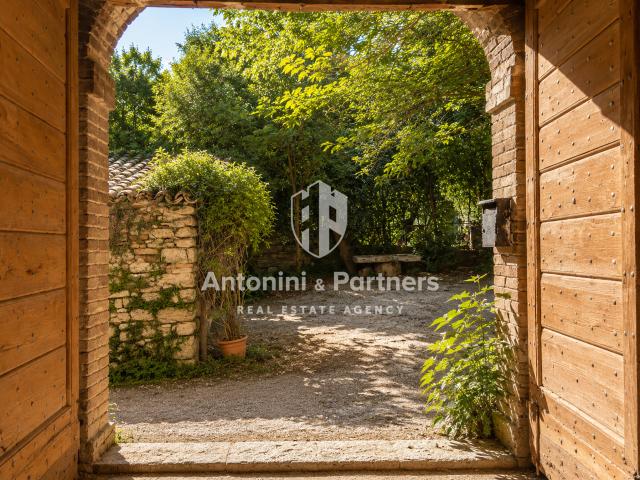 Villa Indipendente in vendita a Colpetrazzo, Umbria