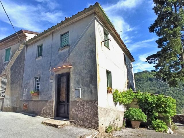 Villa Indipendente in vendita a Bagni Di Lucca Ponte, Toscana