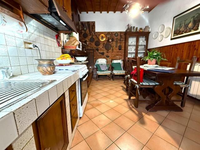 Villa Indipendente in vendita a Montuolo, Lucca