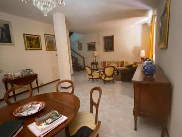 Villa Indipendente in vendita a La Querce, Bucine