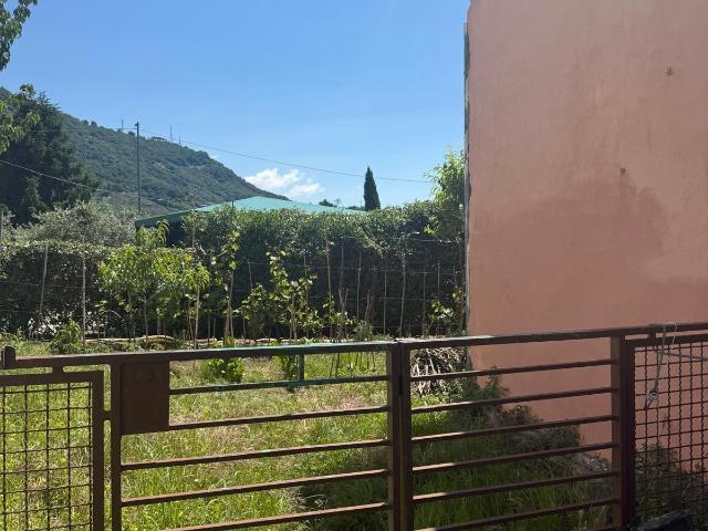 Villa Indipendente in vendita a Isola, Luni