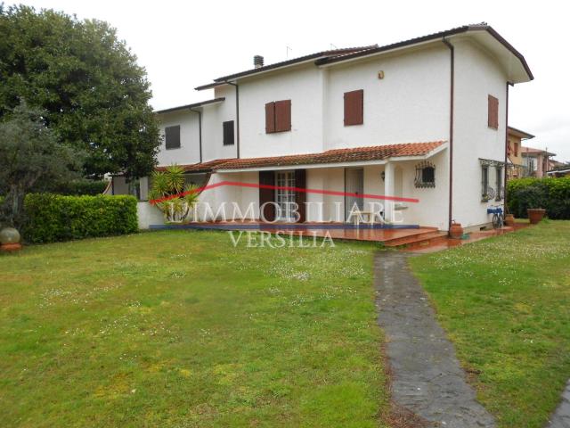 Villa Indipendente in vendita a Frasso, Seravezza