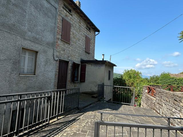 Villa Indipendente in vendita a Terenzo, Reggio Emilia