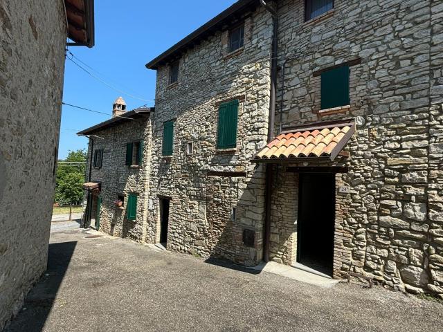 Villa Indipendente in vendita a Terenzo, Reggio Emilia