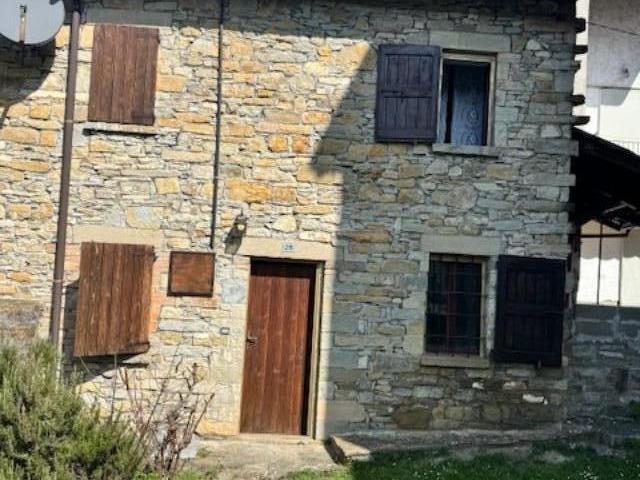 Villa Indipendente in vendita a Vernasca, Reggio Emilia