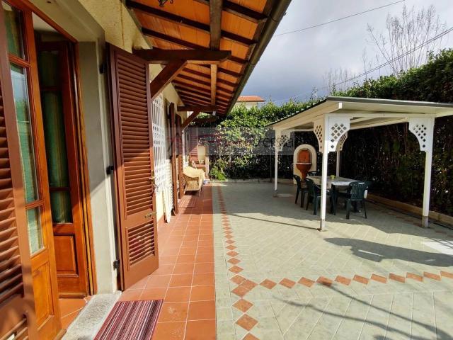 Villa Indipendente in vendita a Caranna, Forte Dei Marmi