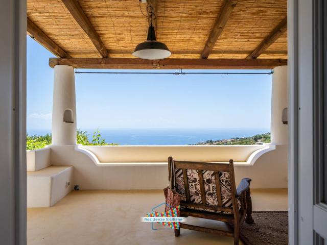 Villa Indipendente in vendita a Leni, Sicilia