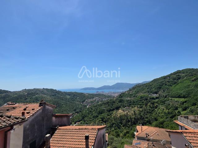 Villa Indipendente in vendita a Vezzano Ligure, Liguria