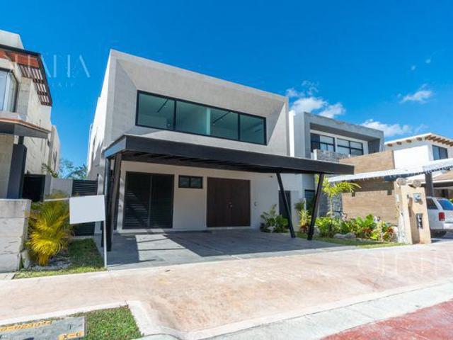 Casa en venta en Lázaro Cárdenas