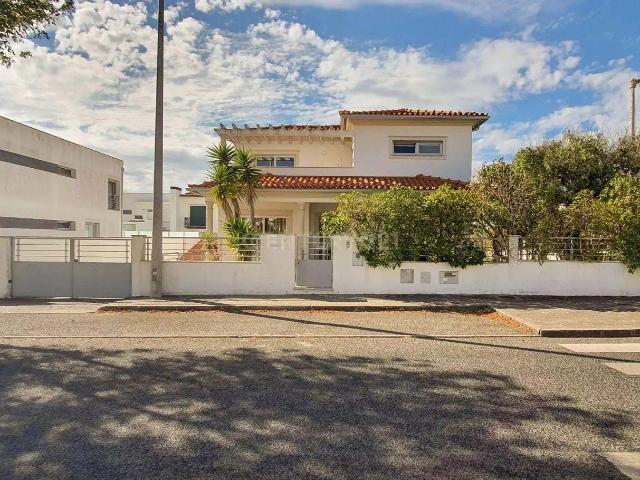 Casa alugar em Pederneira, Leiria