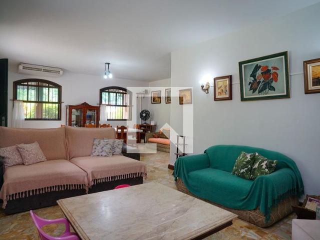 Casa aluguel em Região Geográfica Imediata do Rio de Janeiro, Região Metropolitana do Rio de Janeiro
