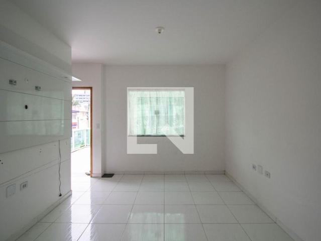 Casa aluguel em Vila Carmosina, São Paulo