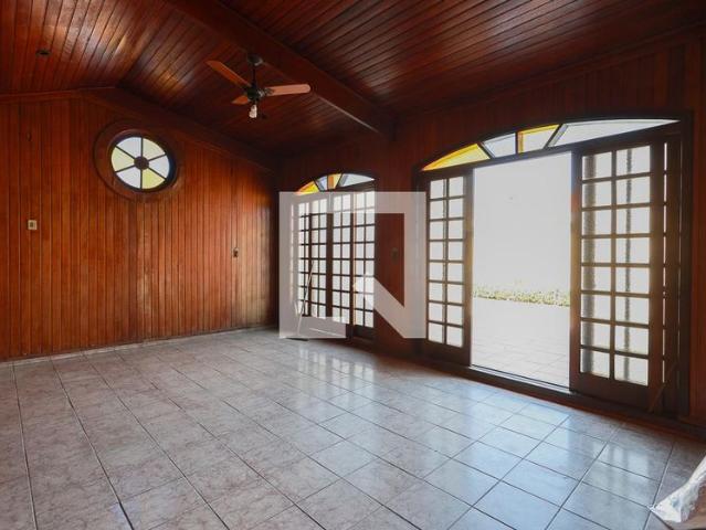 Casa aluguel em Vila Marisa, São Paulo