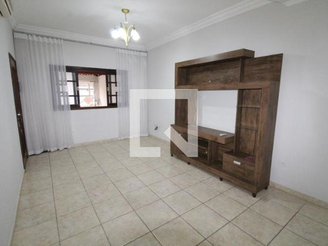Casa aluguel em Região Imediata de São José dos Campos, Região Metropolitana do Vale do Paraíba e Litoral Norte