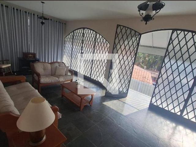 Casa aluguel em Região Imediata de São José dos Campos, Região Metropolitana do Vale do Paraíba e Litoral Norte