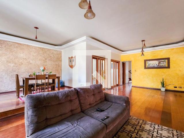 Casa aluguel em Região Imediata de São José dos Campos, Região Metropolitana do Vale do Paraíba e Litoral Norte