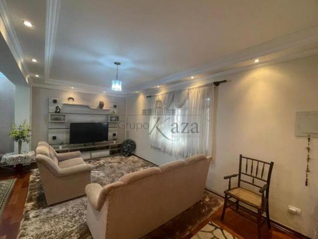 Casa venda em Região Imediata de São José dos Campos, Região Metropolitana do Vale do Paraíba e Litoral Norte