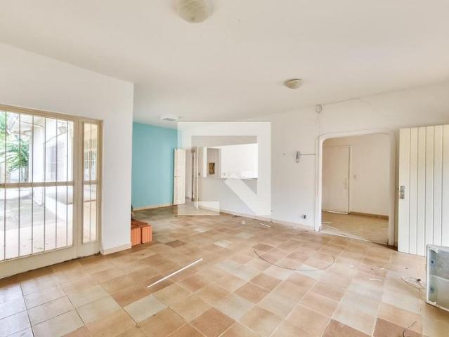 Casa aluguel em Região Imediata de São José dos Campos, Região Metropolitana do Vale do Paraíba e Litoral Norte