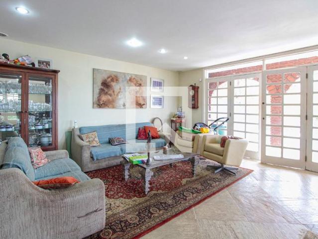 Casa aluguel em Região Geográfica Imediata do Rio de Janeiro, Região Metropolitana do Rio de Janeiro