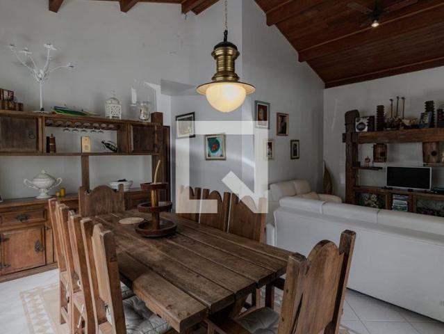 Casa aluguel em Região Imediata de Santos, Região Metropolitana da Baixada Santista